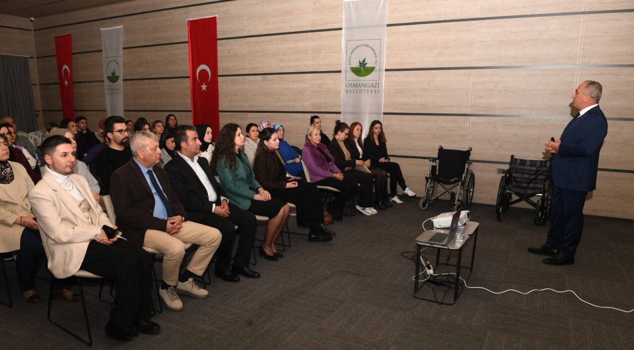 Seminerde, engelli bireylerin toplumsal hayata adil, eşit ve bağımsız katılımı