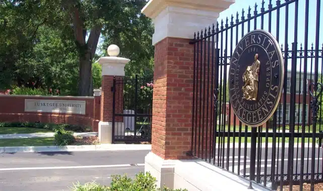ABD’de üniversiteye silahlı saldırı ABD’nin Alabama eyaletindeki Tuskegee Üniversitesi’nde gerçekleşen silahlı saldırıda, bir kişi