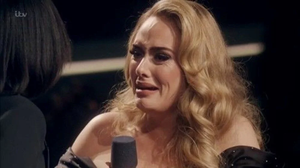 Ünlü sanatçı Adele sahnelere veda etti! Güçlü sesi ve duygusal şarkılarıyla tanınan İngiliz şarkıcı Adele, geçtiğimiz