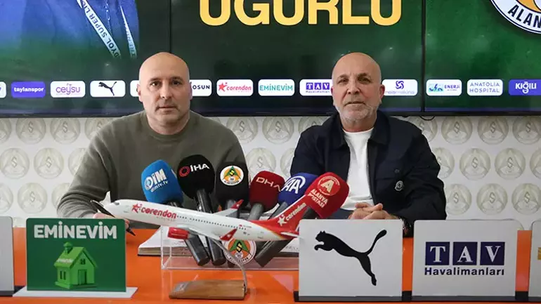 Alanyaspor’da Sami Uğurlu dönemi başladı Süper Lig ekiplerinden Alanyaspor’da teknik direktörlük görevine Sami Uğurlu getirildi.