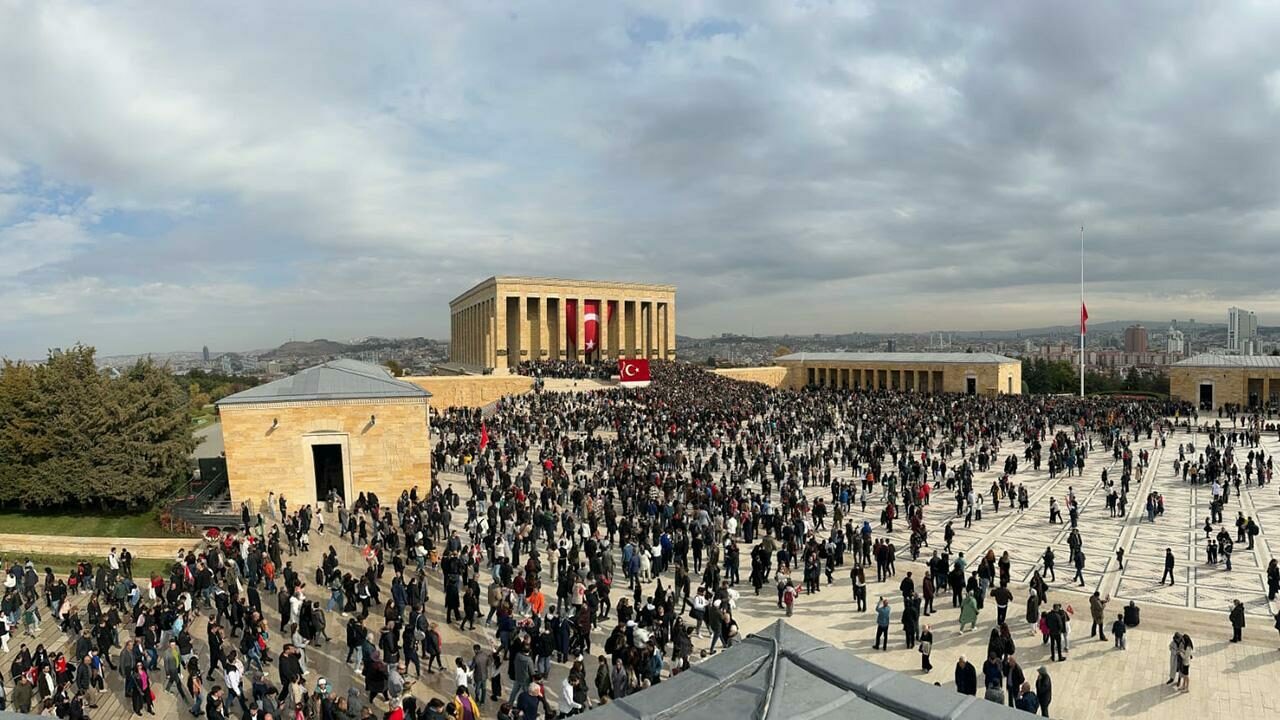 Anıtkabir’e 10 Kasım’da rekor ziyaretçi MSB, Anıtkabir ziyaretçilerine ilişkin 10 Kasım verilerini açıkladı. Buna göre