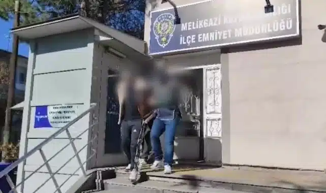 22 yıl hapis cezası bulunan şahıs yakalandı Edinilen bilgiye göre Melikgazi İlçe Emniyet Müdürlüğü Suç Önleme ve