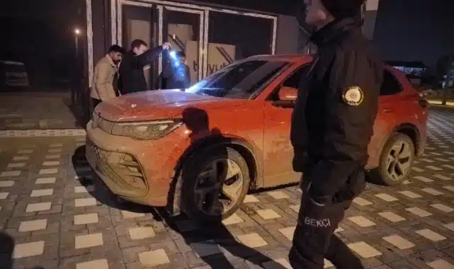 Bursa’da aracında vurulmuş halde bulundu! Olay, saat 01.30 sıralarında İnegöl ilçesi Ertuğrulgazi Mahallesi Kozluca yolu