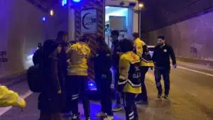 TEM Otoyolu‘nun İstanbul istikameti Korutepe Tüneli’nde, tır ve iki şehirlerarası