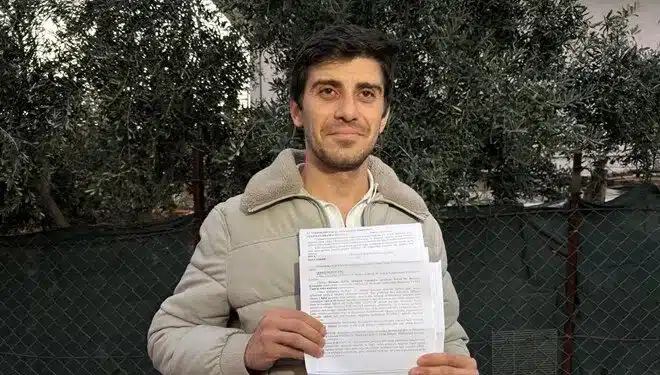 Hiç evlenmemiş adama boşanma davası açtılar: Kız arkadaşıyla da tartıştı! İzmir’in Bayraklı ilçesinde özel bir firmada çalışan Aytuğ Arduç, evine