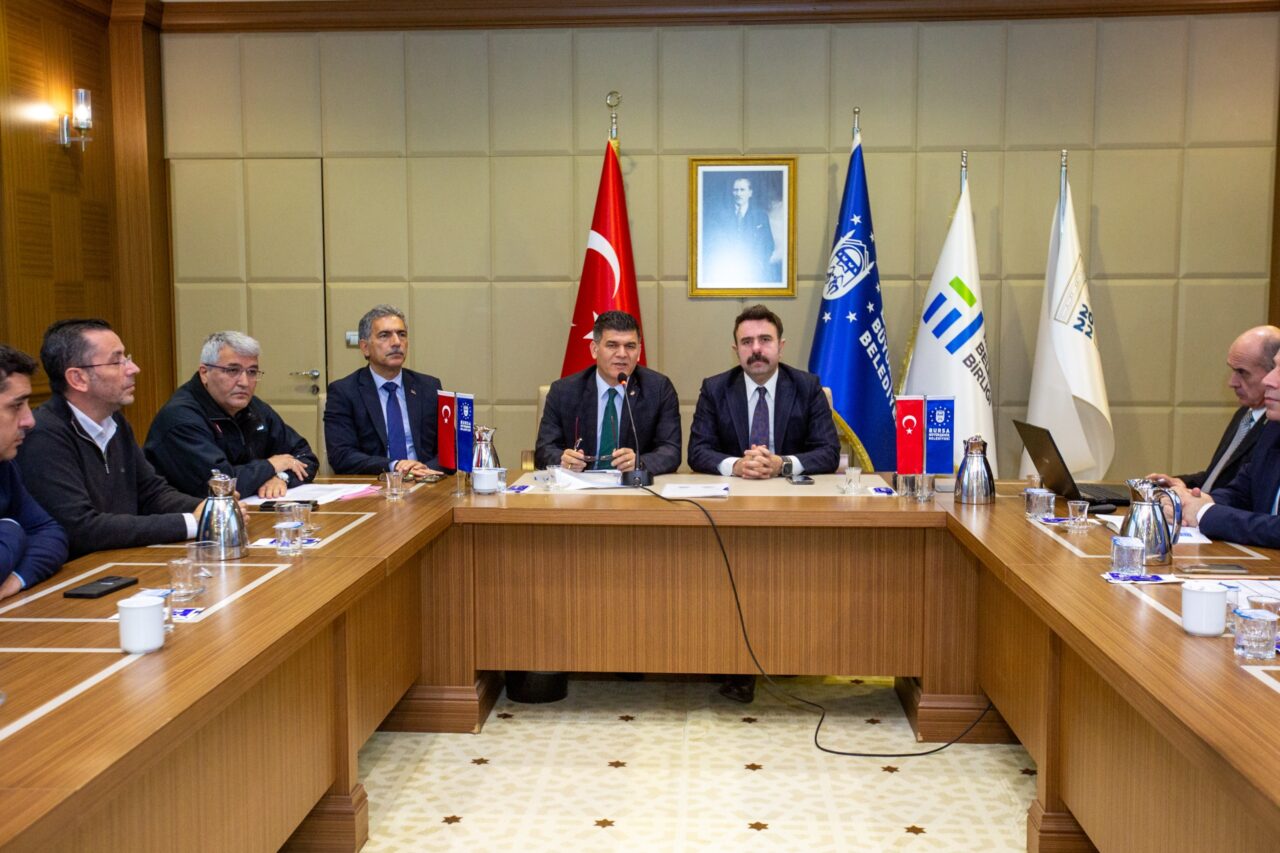 Bursa’nın deprem risk azaltma planı masaya yatırıldı Bursa Büyükşehir Belediyesi’nin ev sahipliğinde, Bursa’da afet anı ve sonrasında