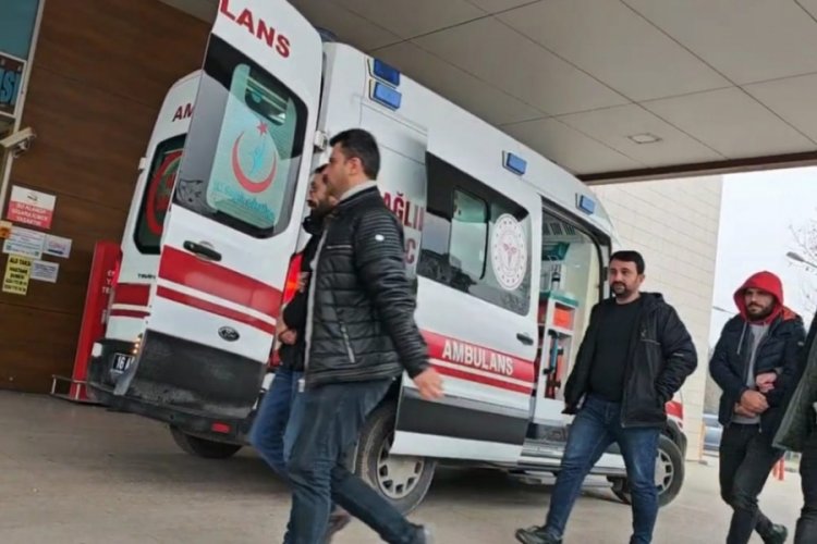 Bursa’da kesinleşmiş hapis cezaları bulunan 2 hükümlü yakalandı İnegöl İlçe Emniyet Müdürlüğü ekipleri, aranan kişilerin yakalanması amacıyla çalışma