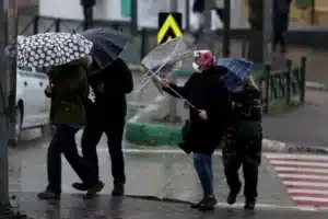 Bursa Valiliği, bugün 8 ilçede kuvvetli rüzgar ve fırtına beklendiğini