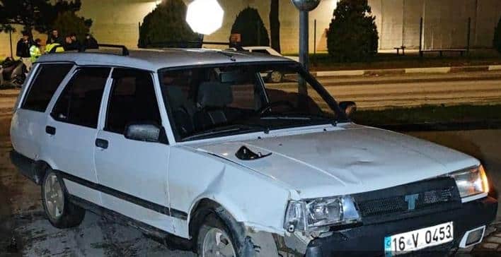 Bursa’da otomobil ile çarpışan motosikletin sürücüsü ağır yaralandı. Bursa’nın İnegöl ilçesinde otomobil ile çarpışan motosikletin sürücüsü ağır yaralandı.
