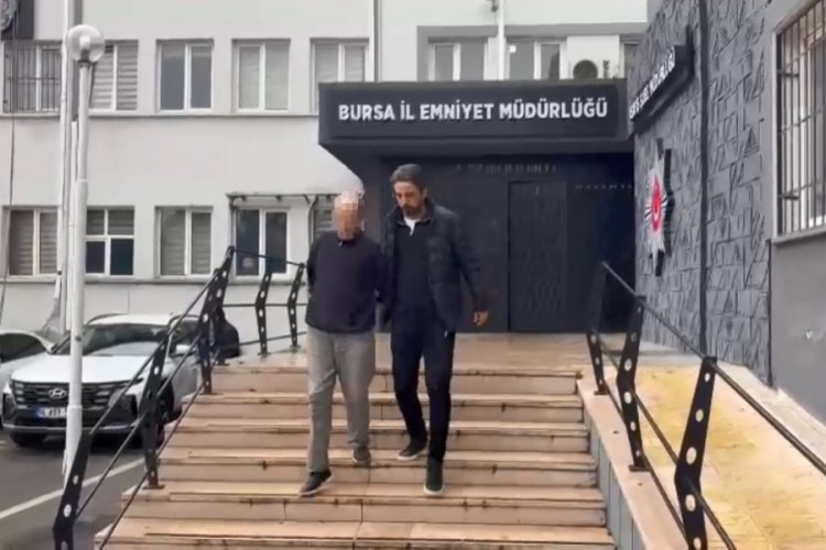 Bursa’da otobüste kadını bıçaklamıştı! Yakalandı Olay, 16 Kasım’da saat 19.00 sıralarında Osmangazi ilçesi Fevzi Çakmak
