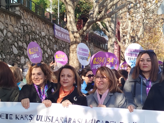 Bursa’da, Kadın Meclis’inden kadına şiddetle mücadele yürüyüşü Nilüfer Belediyesi ve Nilüfer Kent Konseyi Kadın Meclisi 25 Kasım