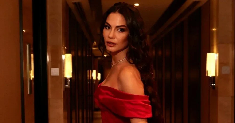 Demet Özdemir’in tarzı gündem oldu! Son dönemde sosyal medya paylaşımlarıyla adından söz ettiren Demet Özdemir,