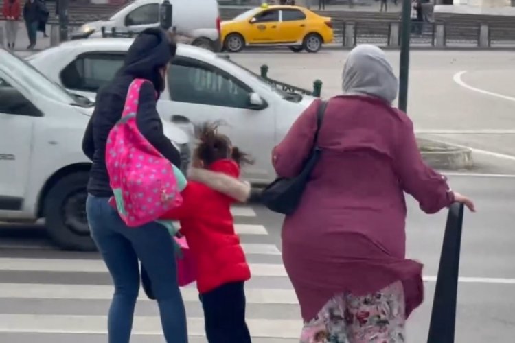 Bursa’da lodos hayatı felç etti! Dün gece başlayan ve 50 kilometre hızla etkili olan lodosun