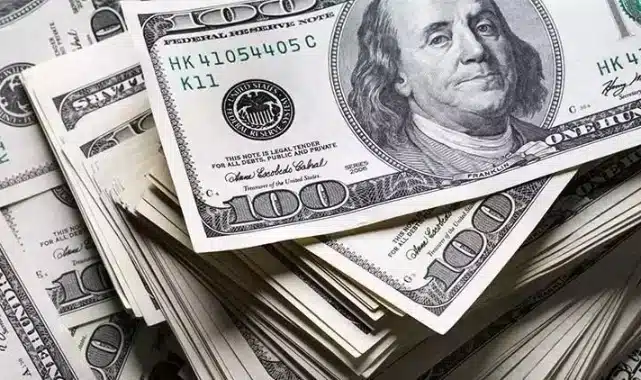 Döviz kurundaki dalgalanmalar devam ediyor. Uzmanlar Dolar kurunun yıl sonuna