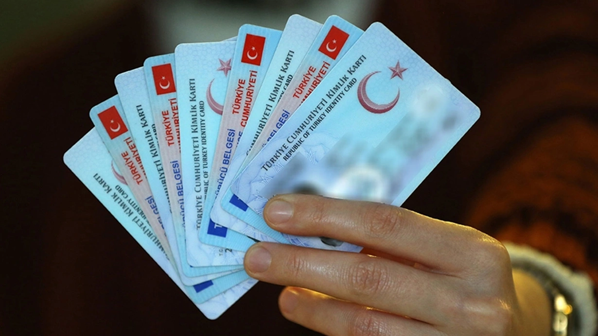 Ehliyet yenileme süresi uzatıldı! Ehliyetini yenilemek isteyenler için güzel haber geldi. İçişleri Bakanı Ali