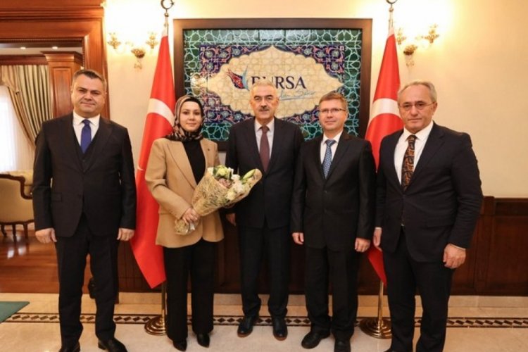 Bursa Valisi Erol Ayyıldız’a öğretmenler gününde ziyaret düzenlendi 24 Kasım öğretmenler günü dolayısıyla Vali Yardımcısı Sayın Kadir Sertel