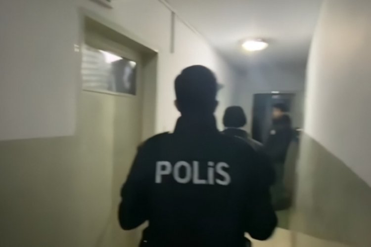 Ülke genelinde Kalkan-32 Operasyonu: 55 göçmen kaçakçısı yakalandı Göçmen kaçakçılarına yönelik operasyonlar hız kesmeden devam ediyor. İçişleri Bakanlığı’nın