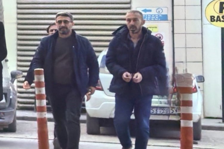 Bursa’da büfeciyi bıçakla yaralayan şahıs tutuklandı Olay, 2 gün önce sabah 05.00 sıralarında İnegöl Şehirlerarası Otobüs