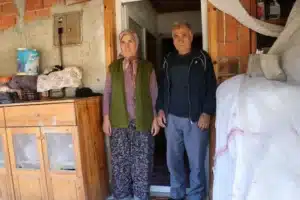 Denizli’de çiftçi çift, evlerine gelen üç hırsız tarafından soyuldu. Olay,