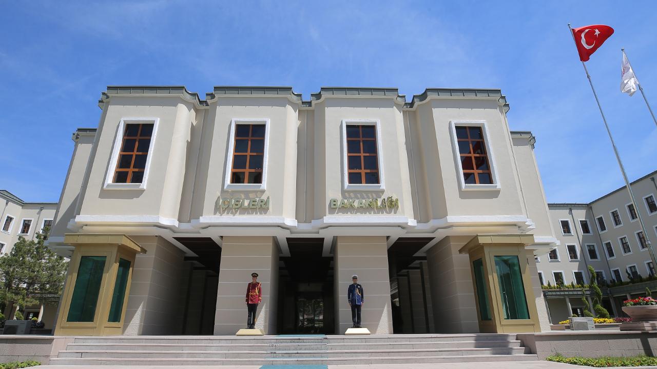 DEM Partili Bakırhan ve Tunç hakkında yasal işlem başlatıldı Mardin Büyükşehir Belediyesi ile Batman ve Halfeti Belediye başkanlarının görevden
