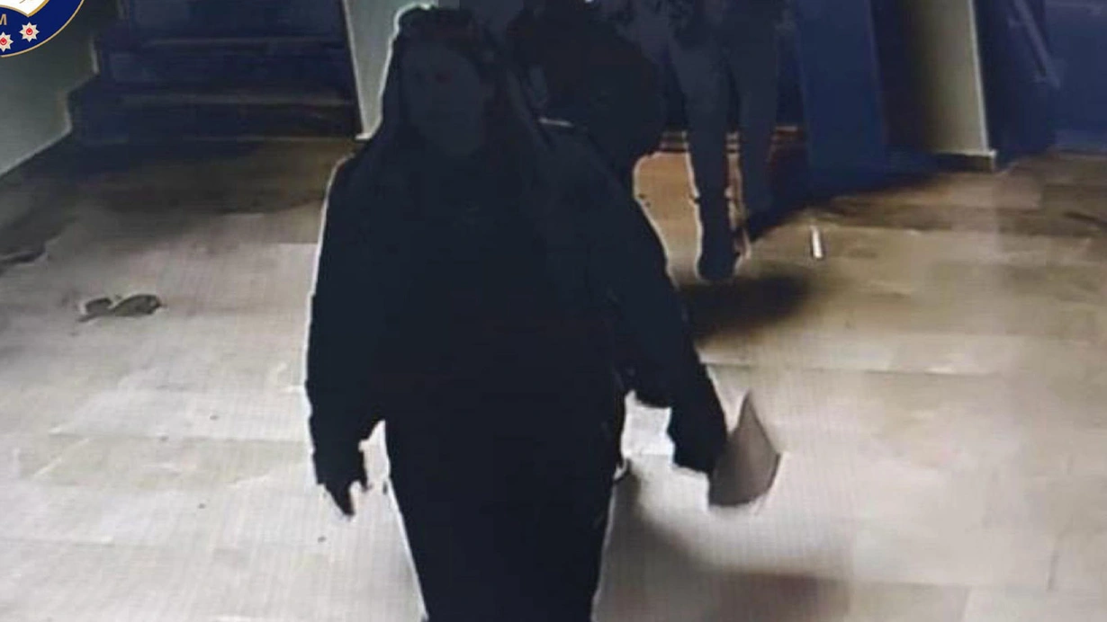 Interpol’un kırmızı bültenle aradığı şüpheli, Türkiye’de yakalandı! Interpol‘un kırmızı bültenle aradığı şüpheli, Muğla’da yakalandı. Muğla İl Emniyet
