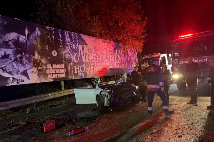 İzmir’de korkunç kaza! 3 ölü 7 yaralı İzmir‘in Kemalpaşa ilçesinde freni boşalan kamyonun 7 araca çarptığı kazada