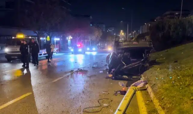 Bursa’da otomobil takla attı! Trafik birbirine girdi Kaza, merkez Nilüfer ilçesi Fatih Sultan Mehmet Bulvarı üzerinde meydana