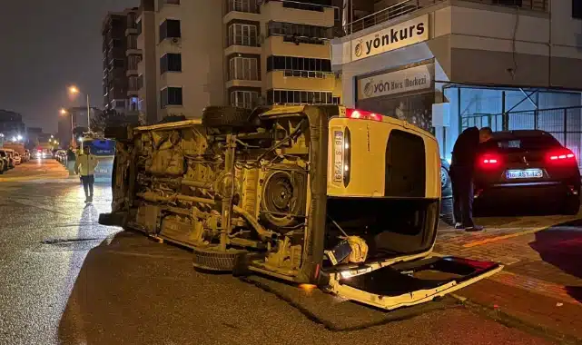 Bursa’da otomobil ile servis minibüsü çarpıştı: Yaralılar var! Kaza, merkez Osmangazi ilçesi Hamitler Mahallesi 1. Saygı Sokak üzerinde