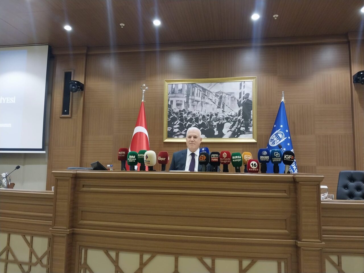 Bursa’nın 2025 yılı bütçesi açıklandı: AK Parti ve MHP’den eleştiri! Bursa Büyükşehir Belediyesi Kasım ayı 3. oturumu Büyükşehir binasında gerçekleştirildi.