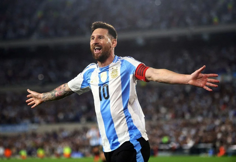 O ülkede Messi forması giymek yasaklandı Lionel Messi’nin büyüklüğü, rakiplerini sıra dışı tedbirlere zorluyor. 2026 Dünya