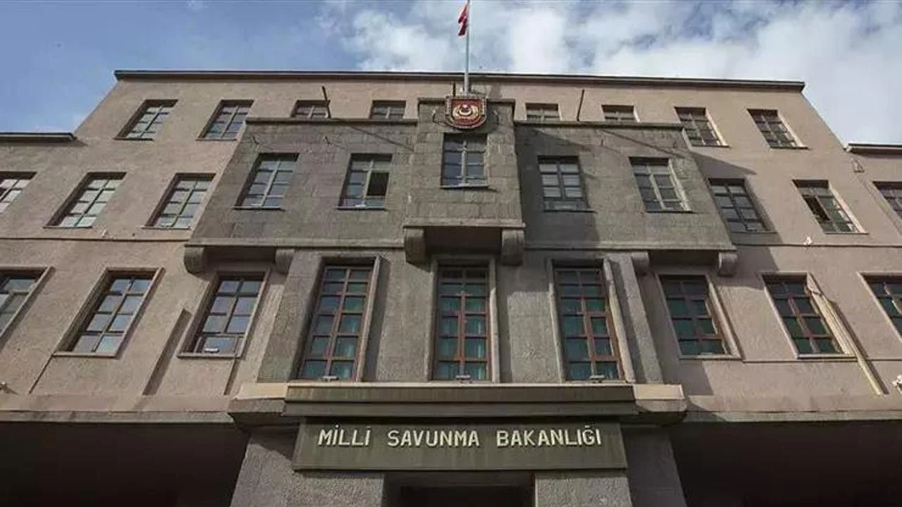 Bakanlığa yakın kaynaklar, “Mesele okunan metin değil, emre uyulmamasıdır. TSK’yı