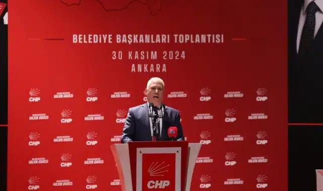 Mustafa Bozbey: Büyükşehir Belediyesi’ni 30 milyar liralık borçla devraldık Bursa Büyükşehir Belediye Başkanı Mustafa Bozbey, CHP Genel Merkezinde 414