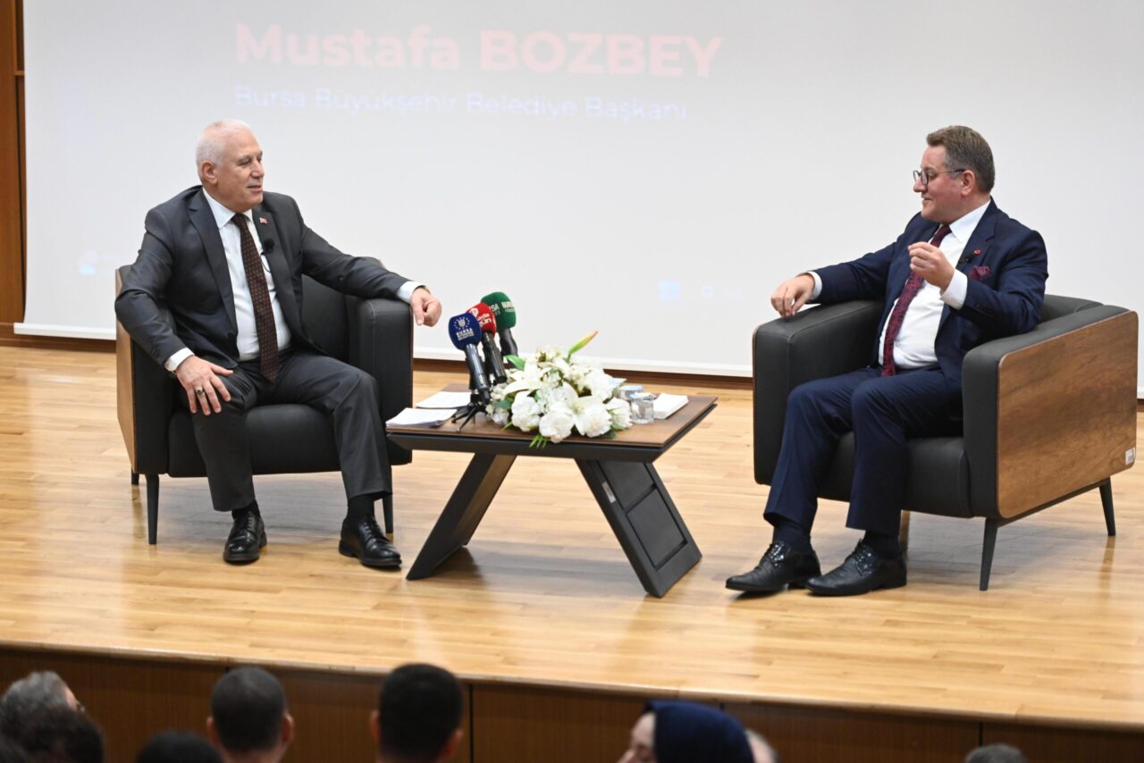 Başkan Bozbey, Mudanya Üniversitesi’nde! Her fırsatta gençlerle bir araya gelen Bursa Büyükşehir Belediye Başkanı