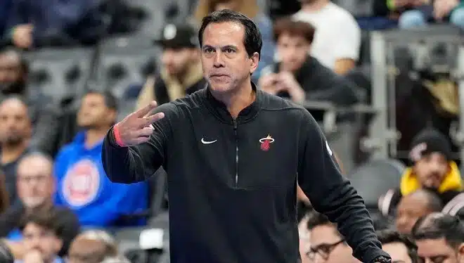 NBA şampiyonu Spoelstra’dan maç kaybettiren hata NBA Doğu Konferansı’nda mücadele eden Miami Heat’in başantrenörü Erik Spoelstra,