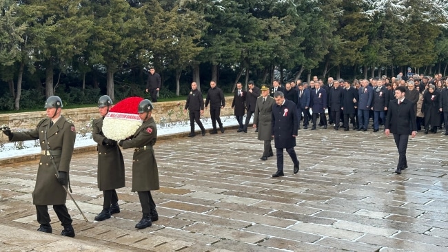 81 ilin öğretmenlerinden Anıtkabir’e ziyaret! Milli Eğitim Bakanı Tekin, beraberindeki heyetle Anıtkabir‘i ziyaret etti. Bakan
