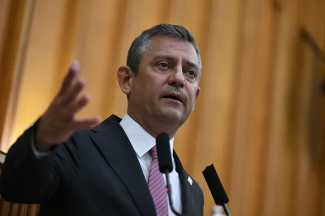 Özgür Özel’e soruşturma başlatıldı! İstanbul Cumhuriyet Başsavcılığı, CHP Genel Başkanı Özgür Özel‘in 26 Kasım’da