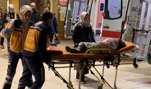 Bursa’da sandalyeden düşen çocuk ağır yaralandı Olay, 23.00 sıralarında Süleymaniye Mahallesi’nde meydana geldi. Minik kız sandalyede