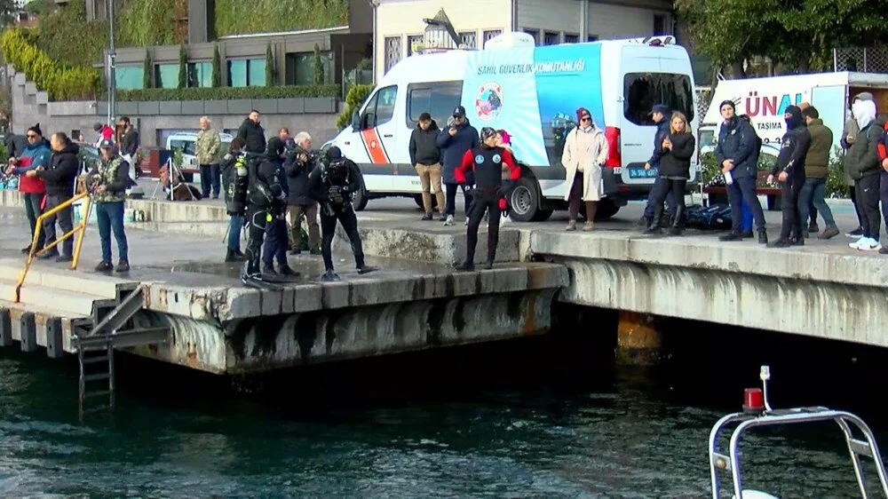 Arkadaşının denize düştüğünü görüp atladı! İkisi de aranıyor İstanbul‘un Sarıyer ilçesinde dün saat 18.30 sıralarında iddiaya göre, Aşiyan