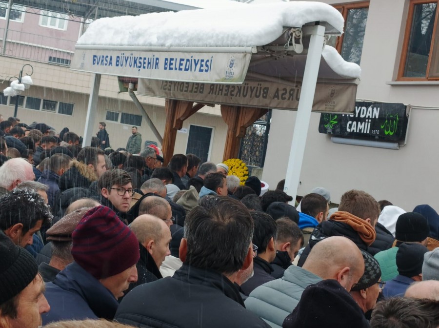 Bursa’da akıma kapılıp, hayatını kaybeden işçi toprağa verildi Olay, dün saat 08.00 sıralarında İnegöl‘ün kırsal Hilmiye Mahallesi‘nde meydana