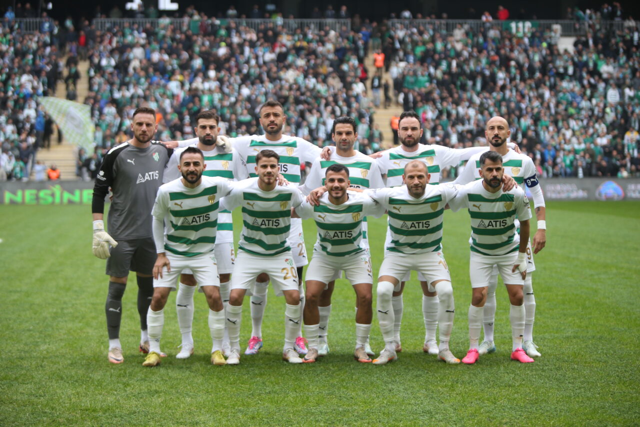 Bursaspor namağlup lider! 3-0 Atatürk Spor Kompleksi Matlı Stadyumu’ndaki karşılaşmada Timsah’a galibiyeti getiren golleri
