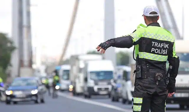 Bakan Yerlikaya’dan sahte çakar açıklaması İçişleri Bakanı Ali Yerlikaya, sosyal medya hesabından 1 Ocak-31 Ekim