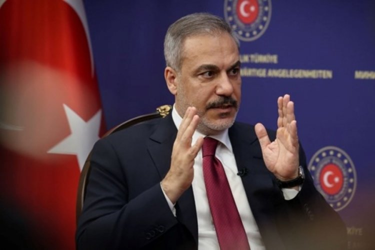 Bakan Fidan: “Suriye’deki Türk askeri varlığının iki hedefi var!” Dışişleri Bakanı Hakan Fidan, Katar merkezli Al Jazeera televizyonuna Orta