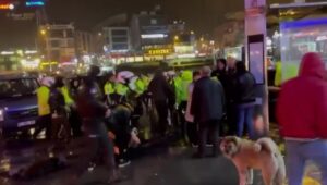 İstanbul’un Çekmeköy ilçesi Madenler Mahallesi’nde alkollü sürücünün kullandığı otomobil, polis