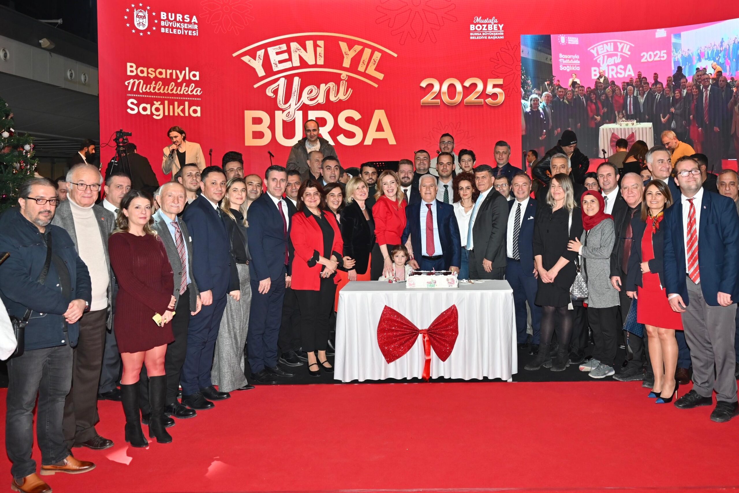 Bursa Büyükşehir ailesi yeni yılı birlikte kutladı Bursa Büyükşehir Belediye Başkanı Mustafa Bozbey ve eşi Seden Bozbey,