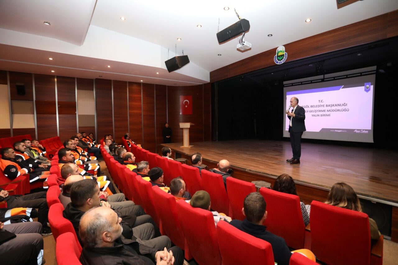 İnegöl’de temizlik işleri personeline eğitim verildi İnegöl Belediyesi’nde 2021 yılında başlatılan Yalın Belediyecilik faaliyetleri kapsamında Yalın