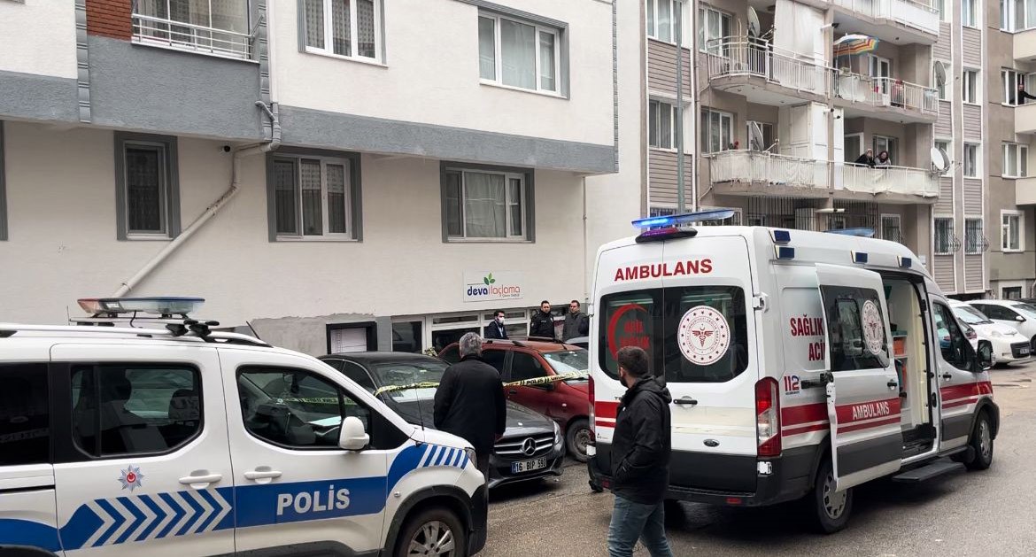 Bursa’da acı ölüm! 4. kattan aşağı düştü Bursa’nın Nilüfer ilçesi İhsaniye, Songül Sokak üzerinde 5 katlı bir