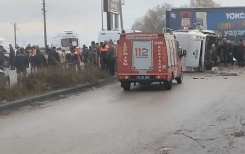 Balıkesir’de okul servisi TIR’la çarpıştı: 8 öğrencinin durumu ağır! Balıkesir’de okul servisiyle tırın çarpışması sonucu 8’i ağır, 26 kişi