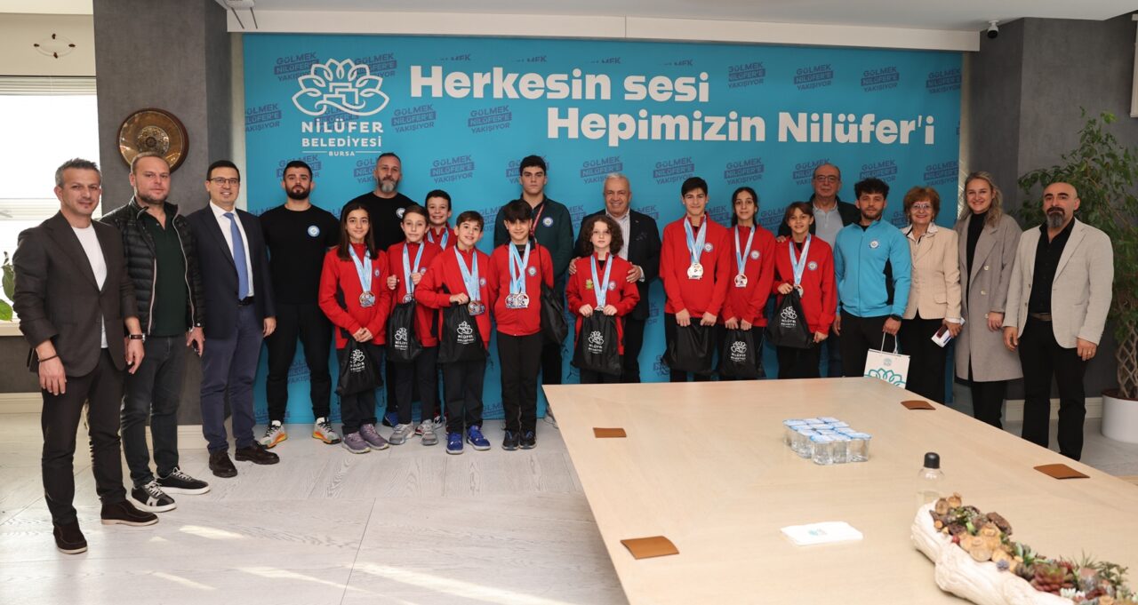 Başkan Şadi Özdemir başarılı sporcuları ağırladı Nilüfer Belediye Başkanı Şadi Özdemir, Nilüfer Belediyespor’un yüzme ve güreş