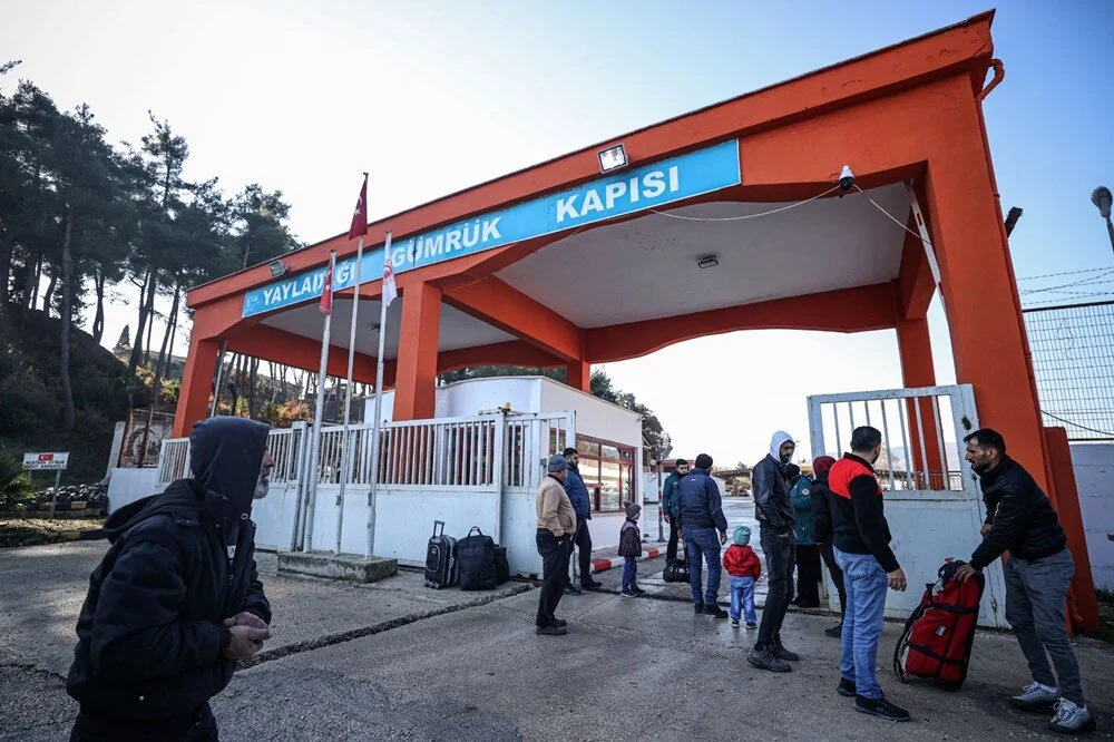 Suriyelilerin ülkelerine dönüşü için yeni adım! Suriye’deki 61 yıllık Baas rejiminin çökmesiyle birlikte, iç savaşın başlamasının