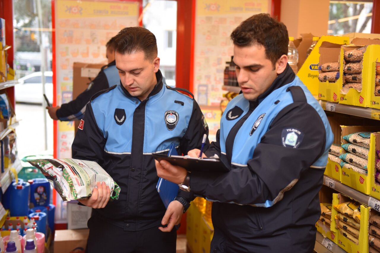 Yıldırım’da fahiş fiyata geçit yok! Yıldırım Belediyesi Zabıta Müdürlüğü ekipleri; vatandaşların sağlığını korumak ve güvenli